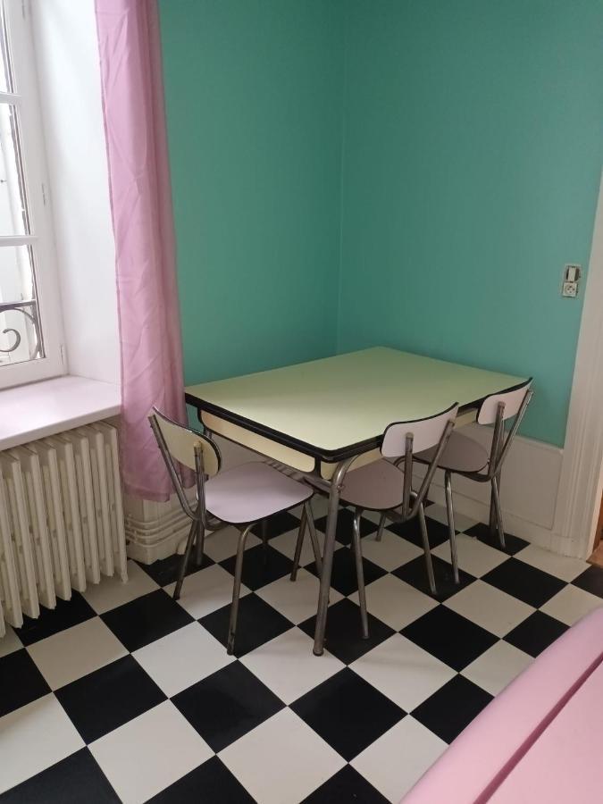 Апартаменти Vintage ,La Capsule Temporelle Wifi Draps Parking Publique Gratuit Тьєр Екстер'єр фото